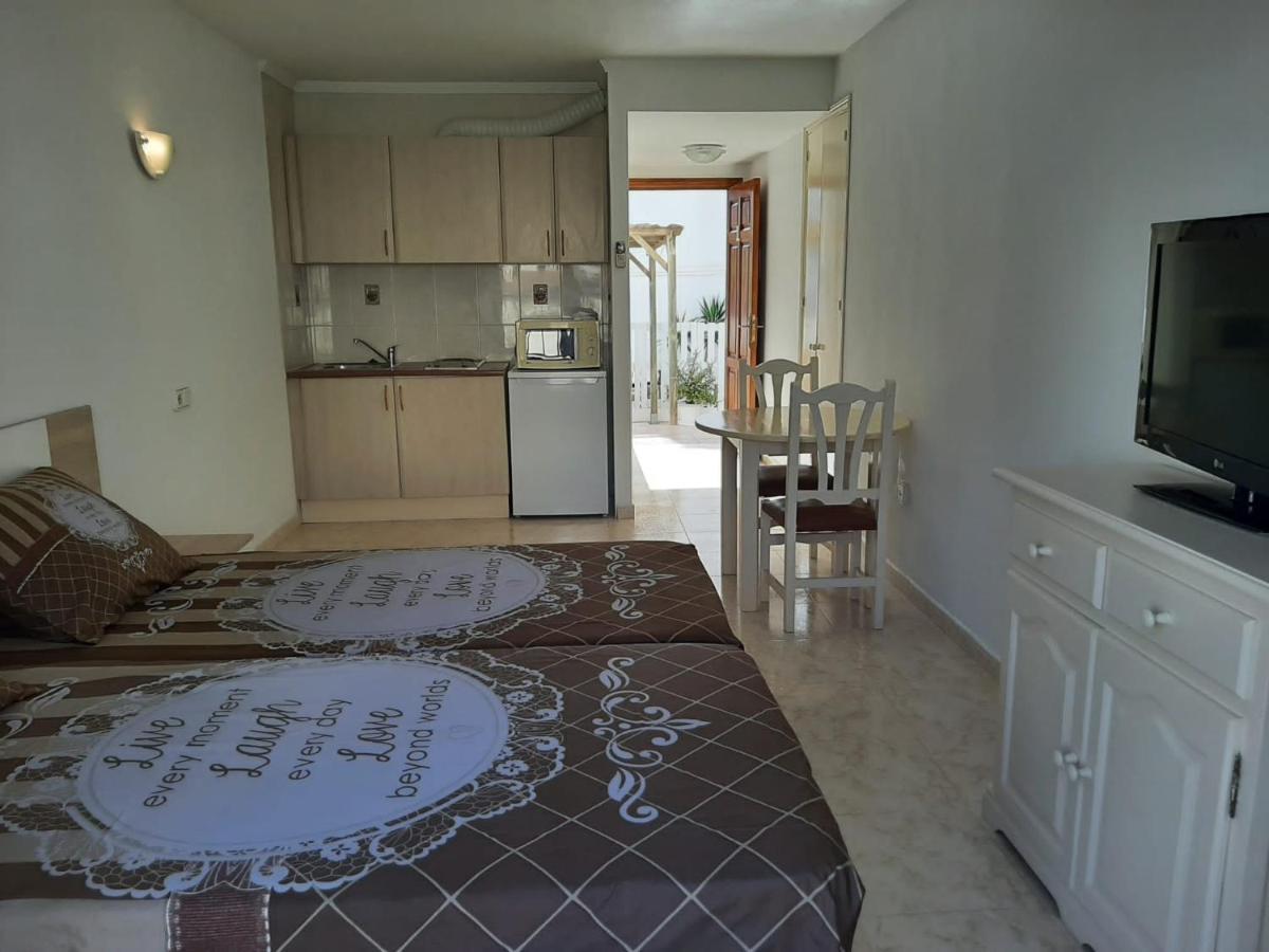 Apartamentos Torres Cardona Cala Llonga  Kültér fotó