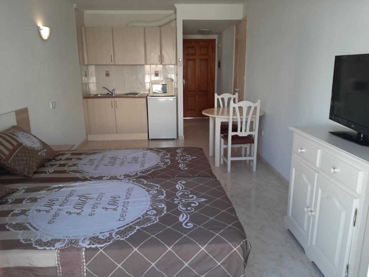 Apartamentos Torres Cardona Cala Llonga  Kültér fotó