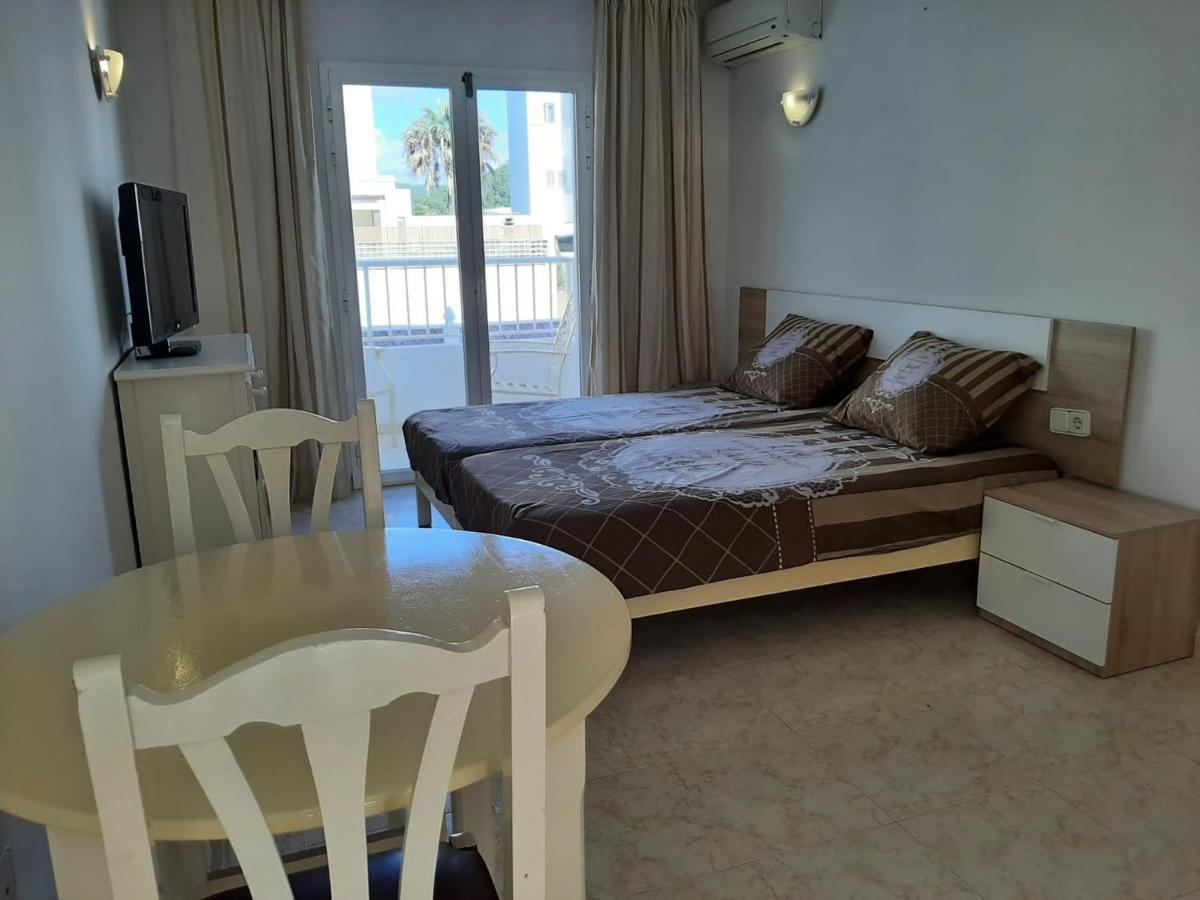 Apartamentos Torres Cardona Cala Llonga  Kültér fotó
