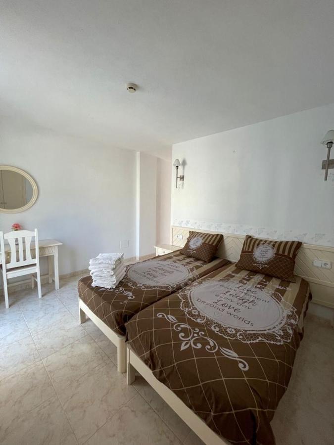 Apartamentos Torres Cardona Cala Llonga  Kültér fotó