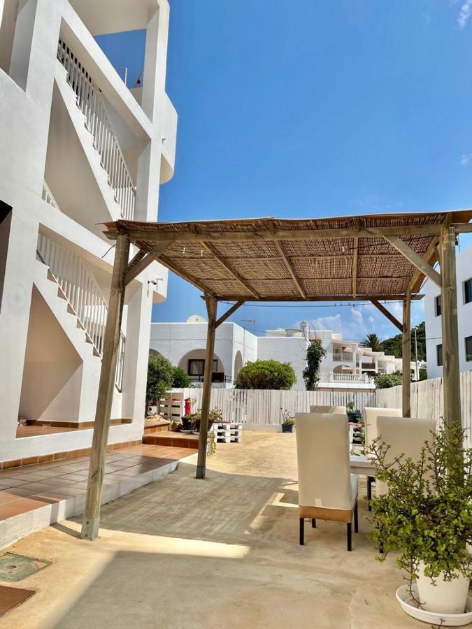 Apartamentos Torres Cardona Cala Llonga  Kültér fotó